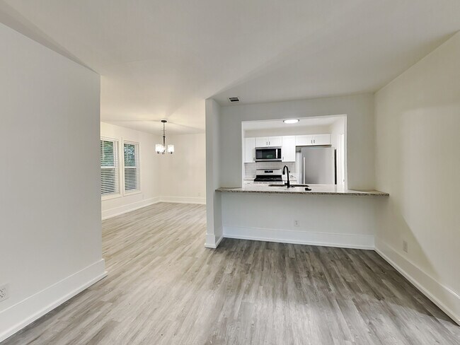 Photo - 4013 Hawthorne Cir