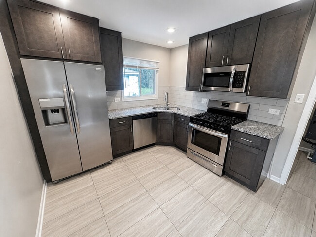 Photo - 103 Shabbona Dr