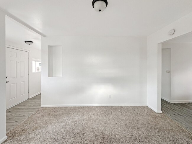 Photo - 216 W Robertson Rd