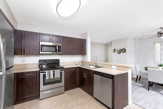 Club Lake Pointe Apartments