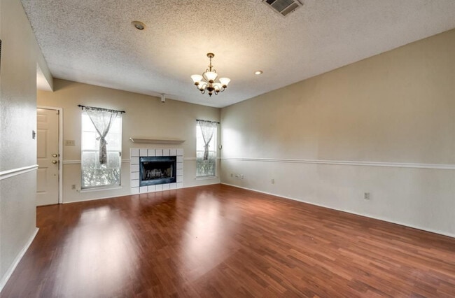 Photo - 807 Burr Oak Dr