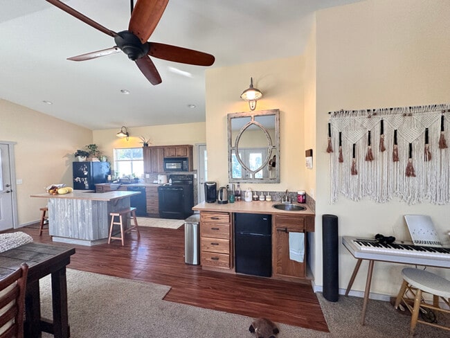 Photo - 5634 Locust Ln