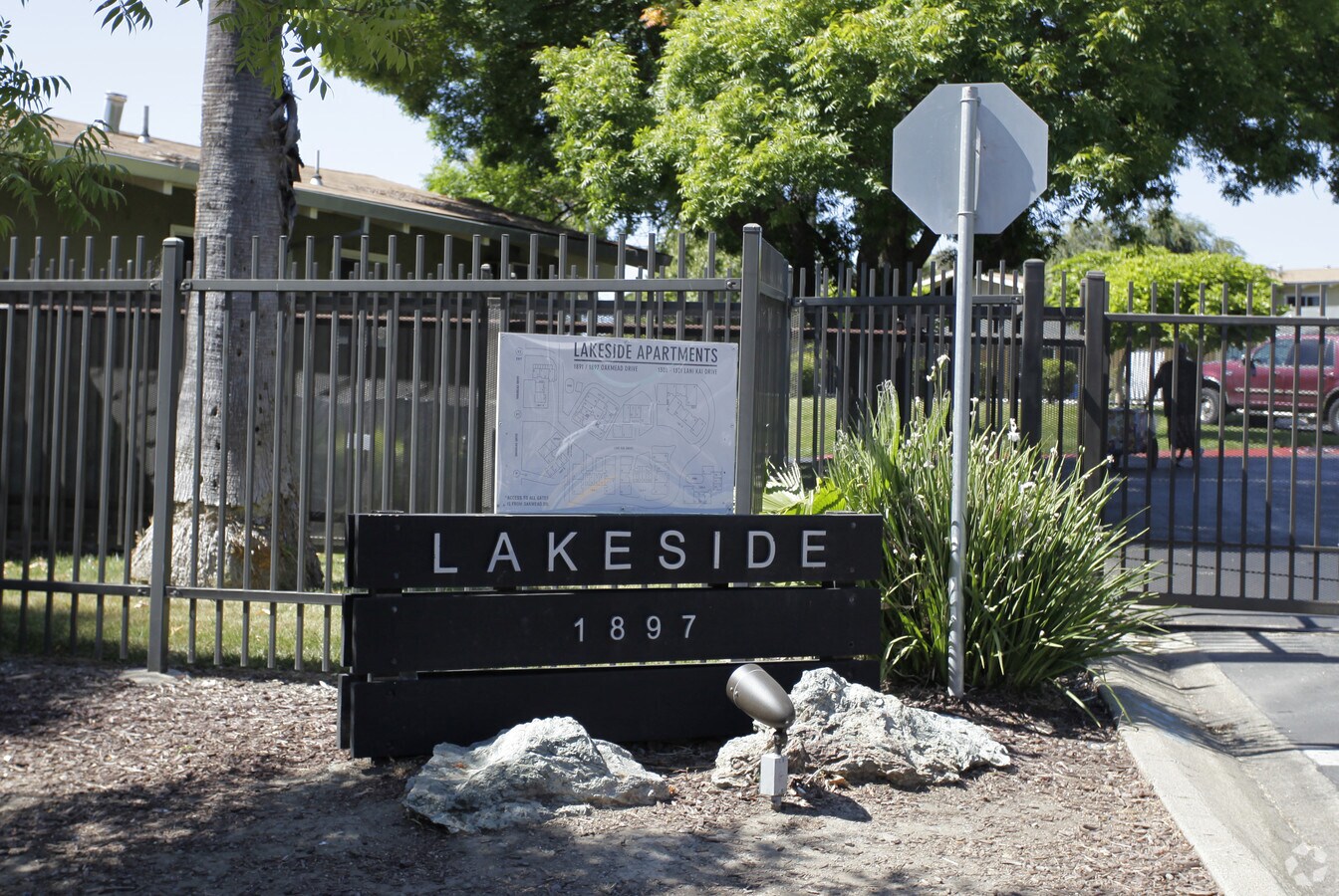 Photo - Lakeside Apartments