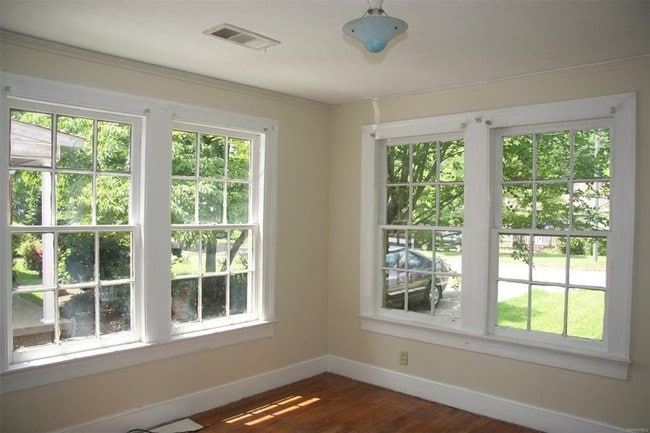 Photo - 2726 Windsor Ave