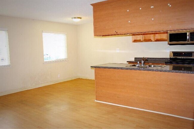 Photo - 2320 Peach Ave Unit #