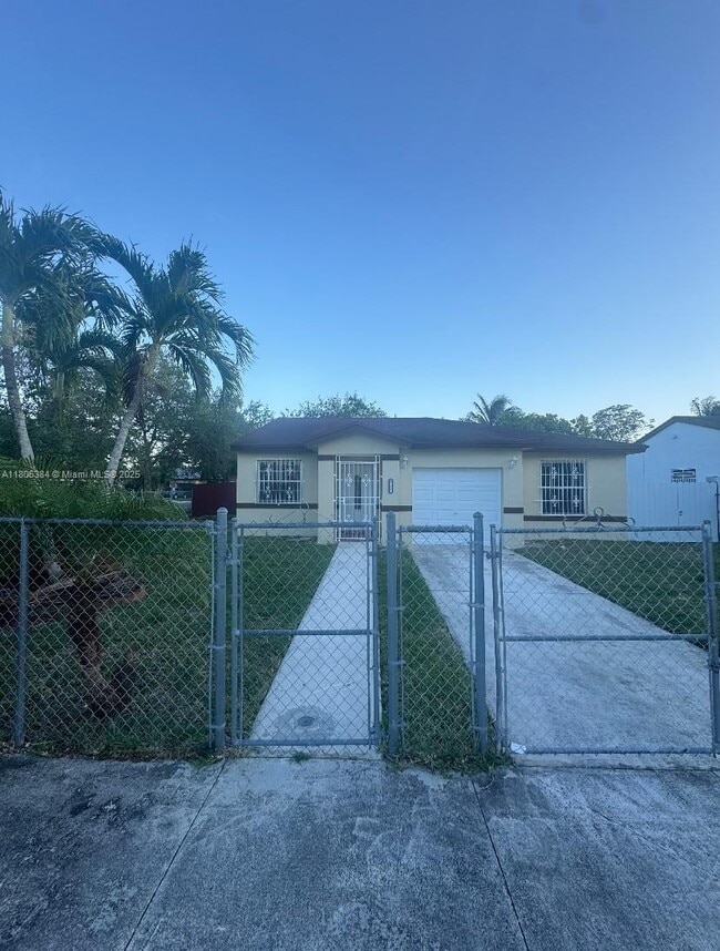 Building Photo - 12828 SW 267th St Rental