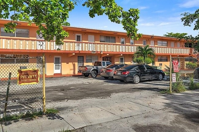 Building Photo - 19000 NE 3rd Ct Unit 405 Rental