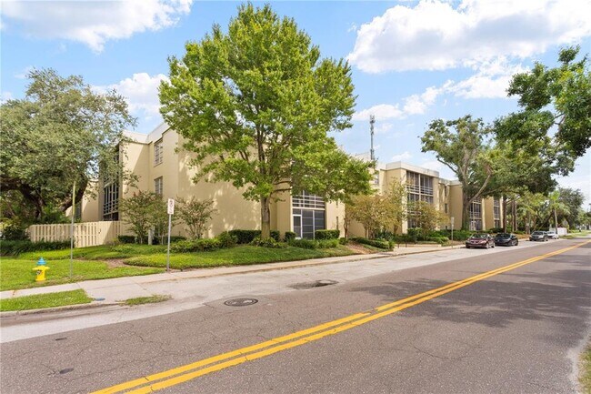 Photo - 2302 S Manhattan Ave Unidad 115