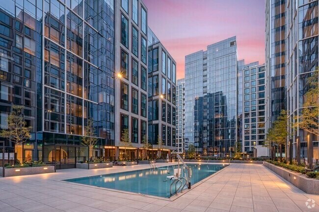 Building Photo - 135 Seaport Blvd Unit 1008 Rental