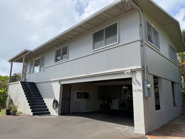 Building Photo - 3670 Hilo Pl Unit Back/Upst