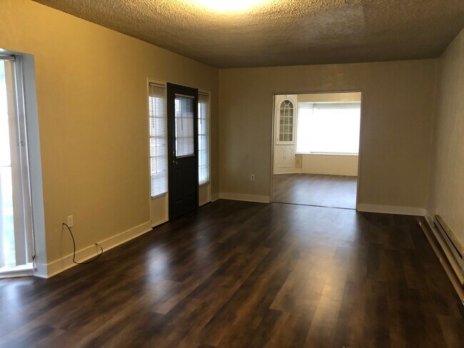 Photo - 325 NE Spaulding St