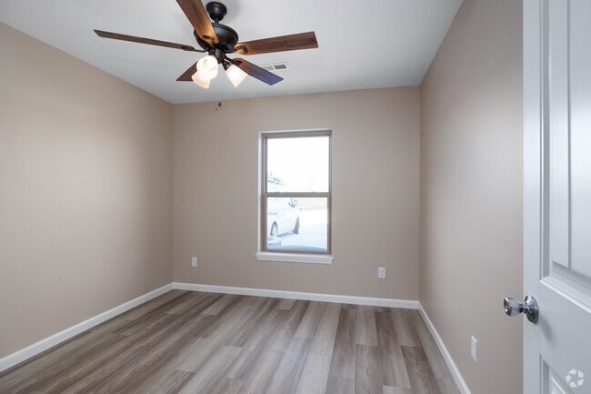 2 habitaciones, 2 baños - 1,226 pies cuadrados - Habitación - Autumn Leaf Apartment Homes