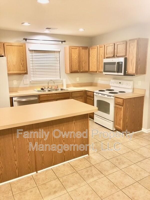 Photo - 200 Pond Pine Trail