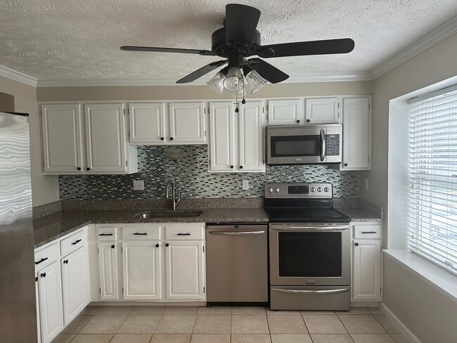 Building Photo - 19048 Partridge Wood Dr