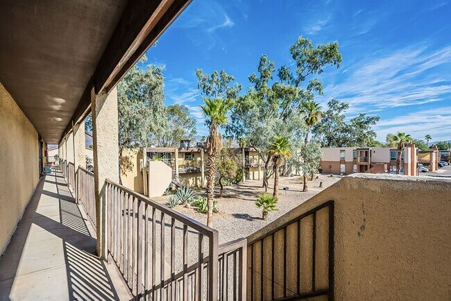 Photo - 1620 N Wilmot Rd