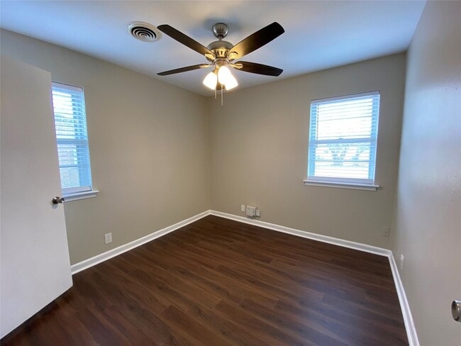 712 Juno Ln