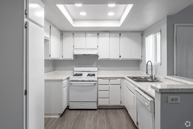 2 habitaciones, 2 baños - 1000 pies cuadrados - Cocina - Sand Castle Apartments