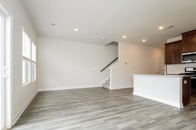 Photo - 131 Telford Dr