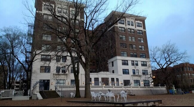 Photo - 1205 W Sherwin Ave Condo Unit 512