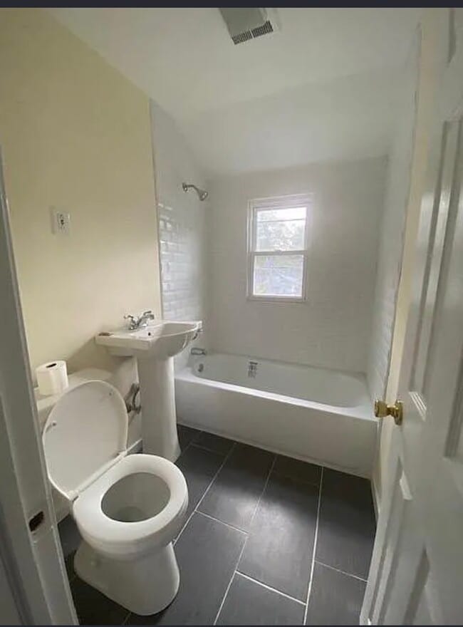 244 Woodlawn Cir