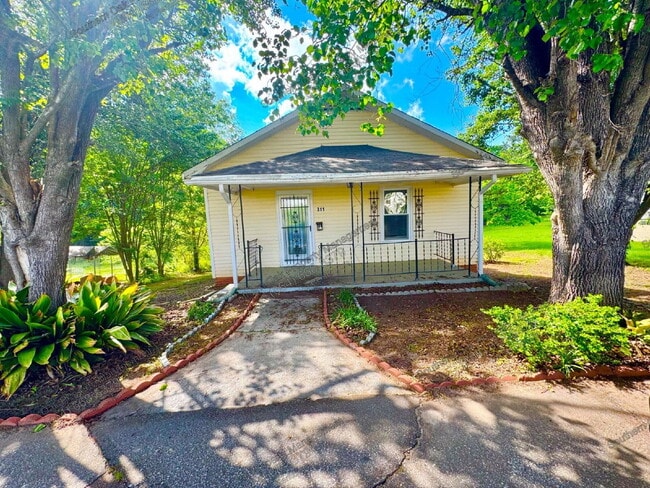 Building Photo - 311 Lakeside Dr