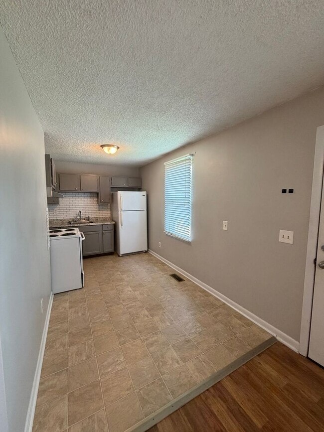 Photo - 212 Jay Dr Unit A