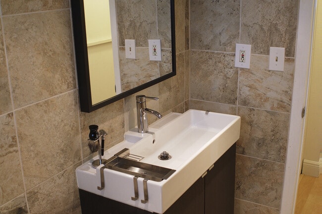 Photo - 1615 Meridian Ave Unit 204