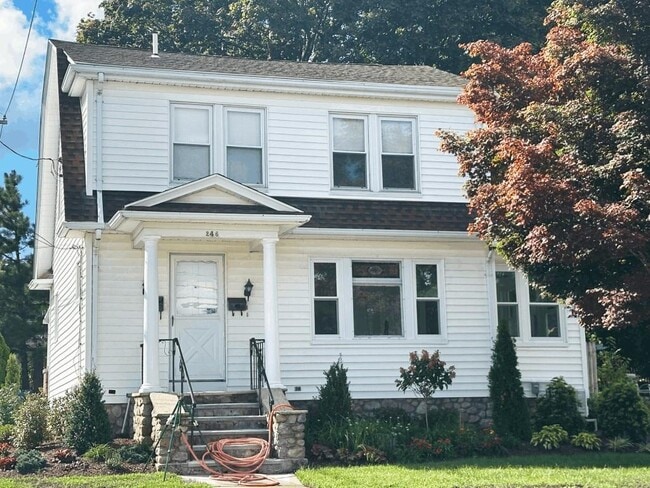 Building Photo - 246 George Waterman Rd Unit 2