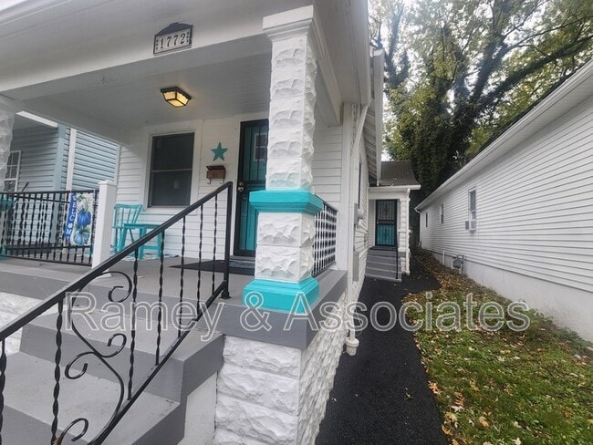 Photo - 1772 W Gaulbert Ave