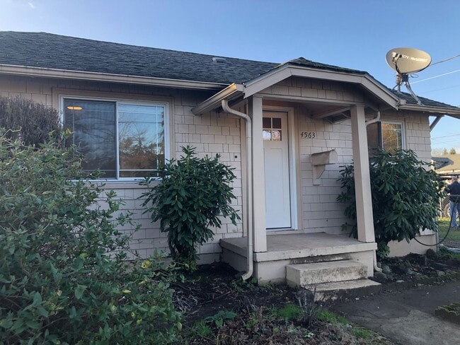 Building Photo - 4563 NE 47th Ave Unit 1