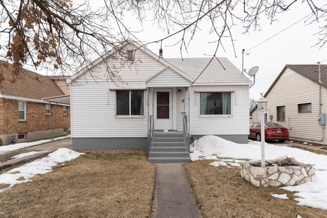 Building Photo - 15 S 400 W