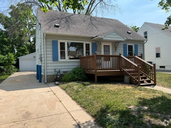 Building Photo - 114 10 1/4 St SE Rental