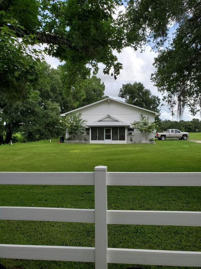 Building Photo - Country Living! Rental
