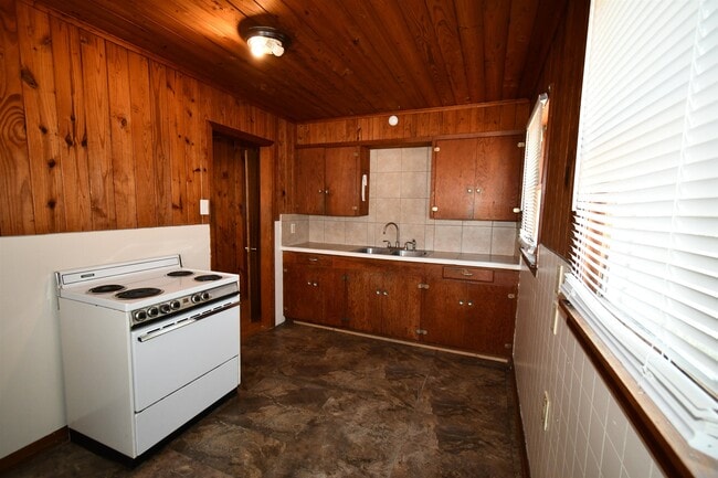 Photo - 720 Live Oak St