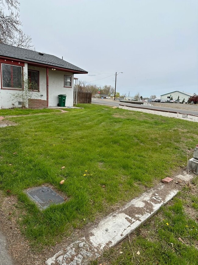 Photo - 3 Bed, 1 Bath Home for Rent-$1800