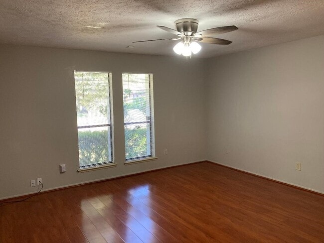 Photo - 2906 Green Fields Dr