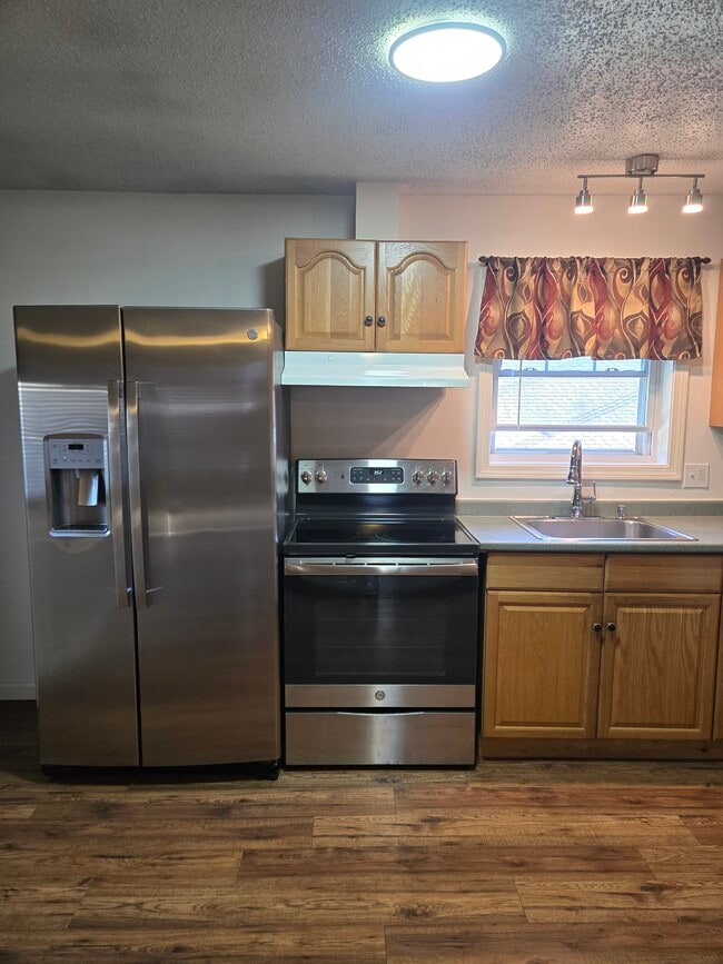Building Photo - 63 10th St Unit 3