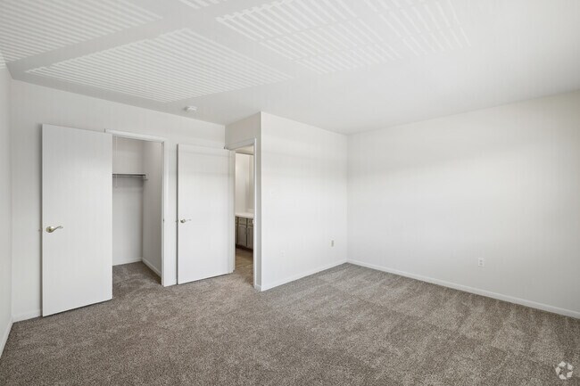 1BR, 1BA - 750SF - Primary Bedroom