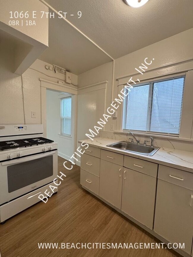 Photo - 1066 E 7th St Unit 9