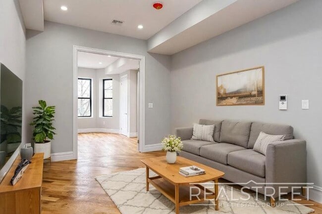 Photo - Stunning 3 BED 2 Bath Floor-Thru in Bed Stuy Unidad 2