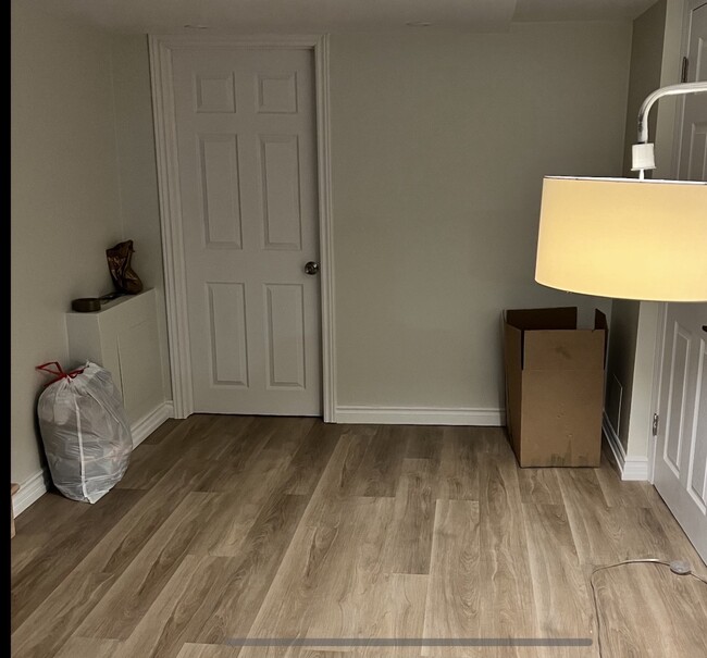 Espace bureau - comprend un bureau pour l'utilisation - 97 Williamson Dr Unité Newly renovated basement