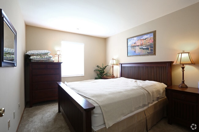 2BR, 1BA - 800 SF