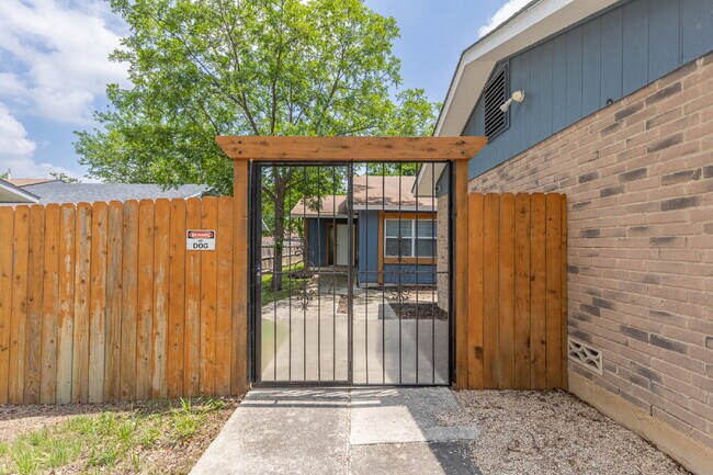 Photo - 1366 Bayou Dr