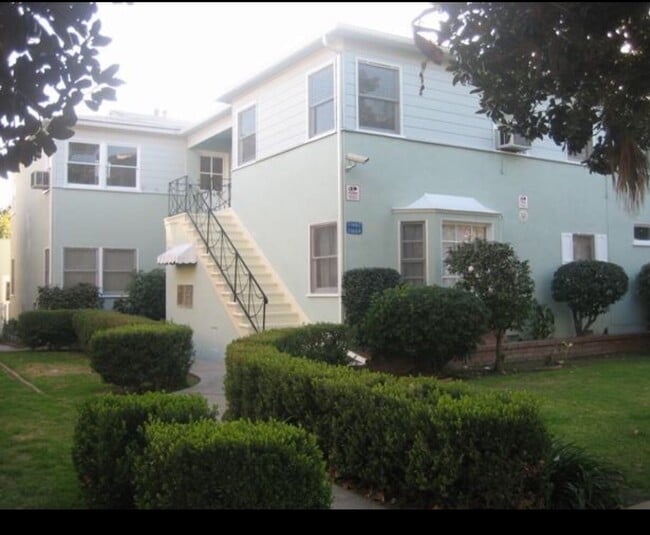 Building Photo - 11662 Chandler Blvd Unit 0