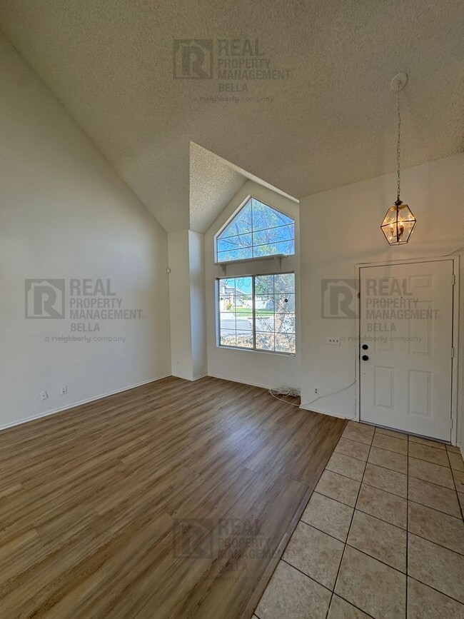 1330 Wrigley Ln