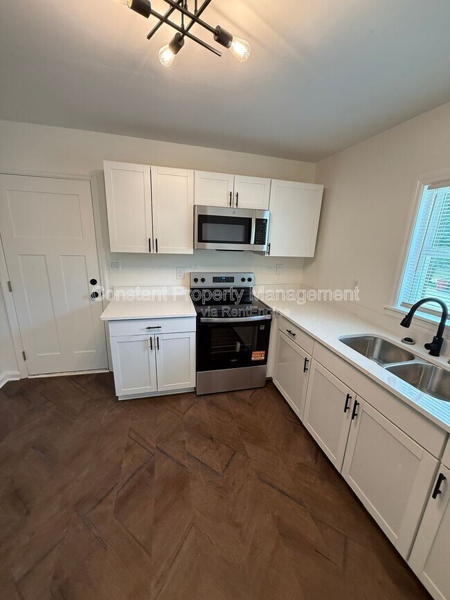 Photo - 139 Woodward Ct