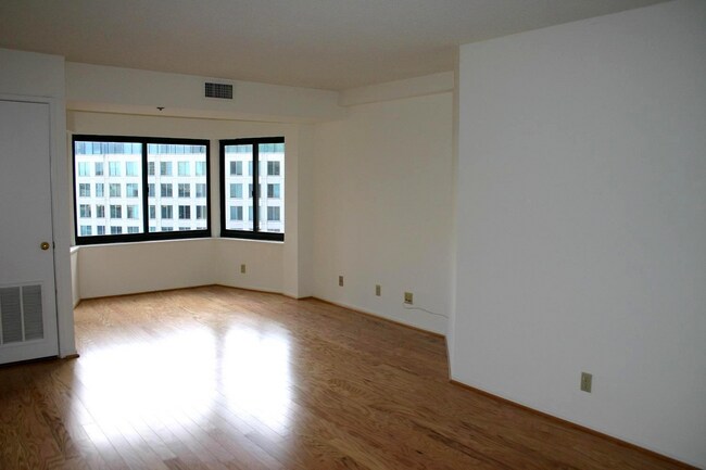 Photo - 900 N Stafford St