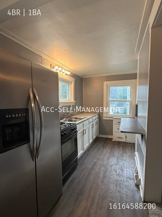 Photo - 419 Brenner St NE