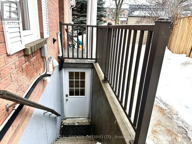 Photo - 60 Steepleview Crescent