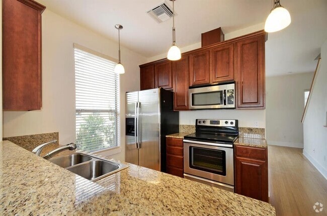 Building Photo - 13420 Lyndhurst St Rental